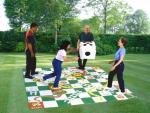 Jeu de l’oie ou serpents & échelles géant